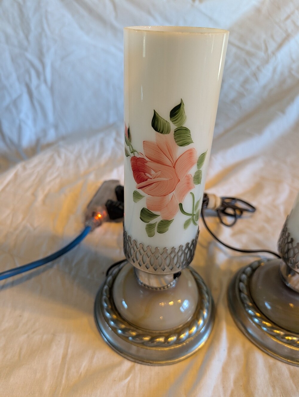 Vintage Floral Glass Table Lamp Pair with marble Base - Picture 5 of 10